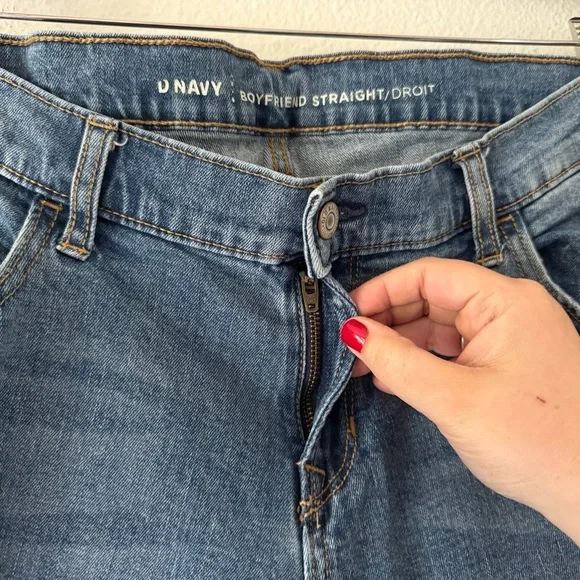 Old Navy Boyfriend Straight Distressed Jeans 14 Regular Relaxed Trendy Denim - Picture 4 of 8